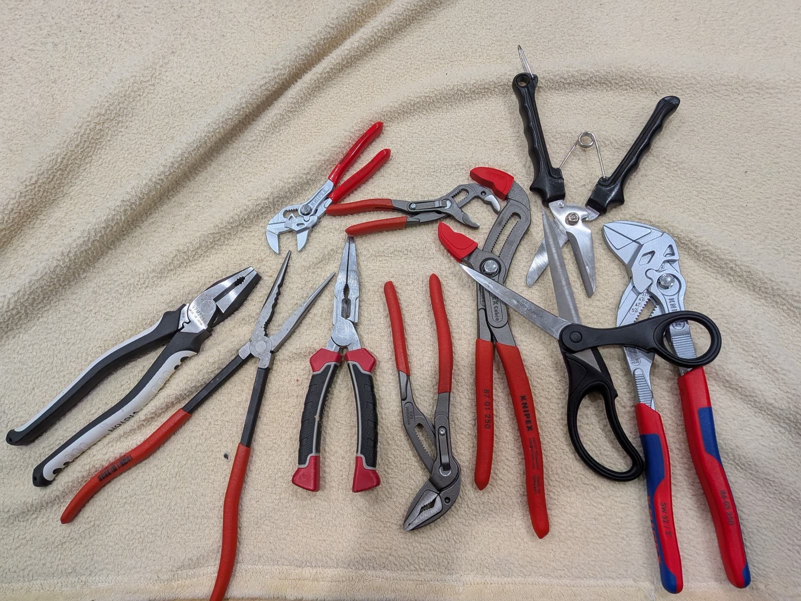 Photograph showing open and closed pliers alongside visually similar scissors